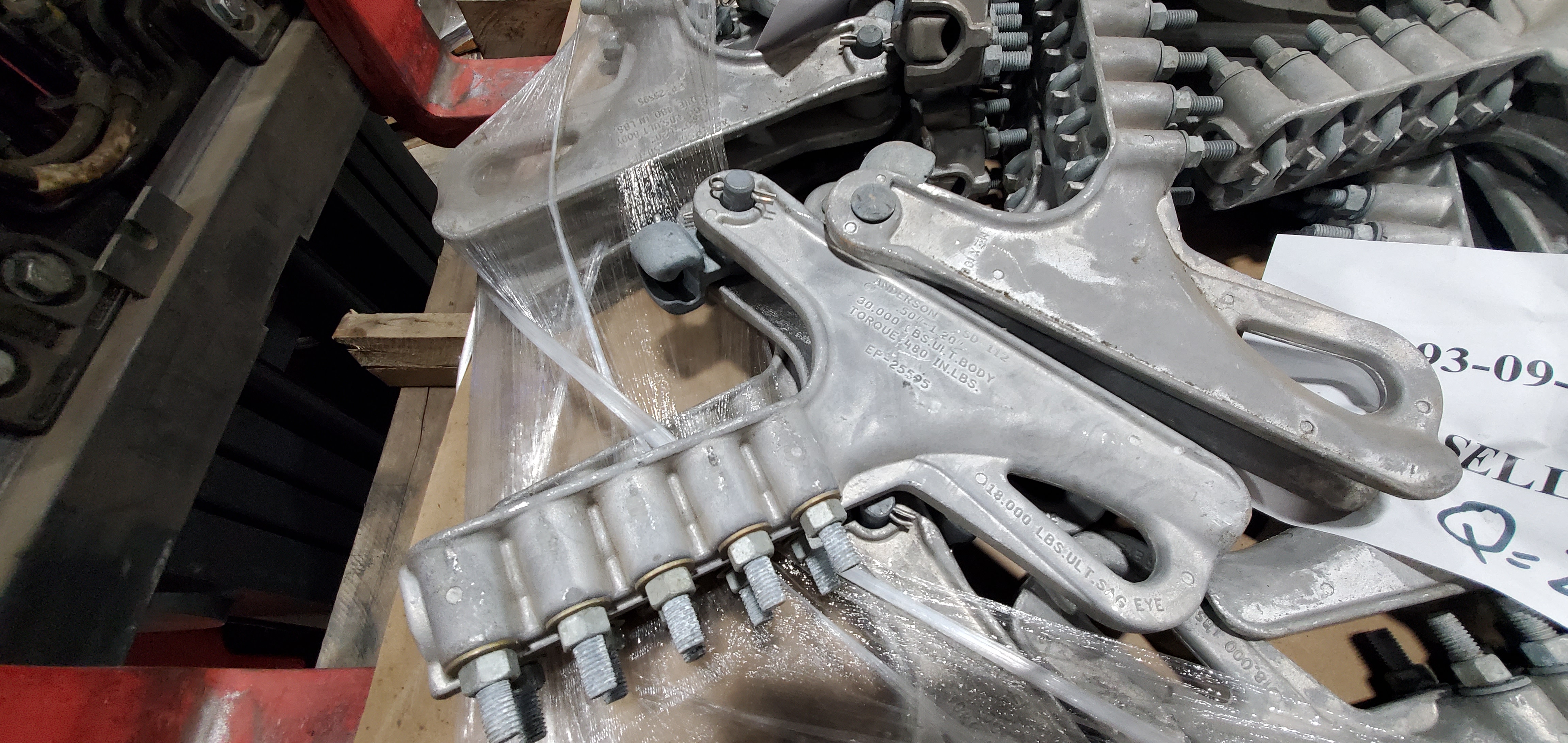 CLAMP, STRN DE AL BODY CW SKT FTG